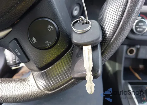 2016 Toyota Corolla Le z USA, uszkodzony, nr VIN 2T1BURHE7GC680464